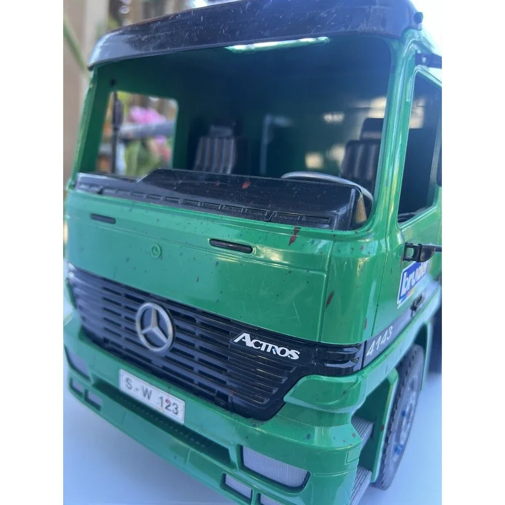 vintage 2001 Bruder Mercedes-Benz Actros Timber/Logging Truck (Model 4143